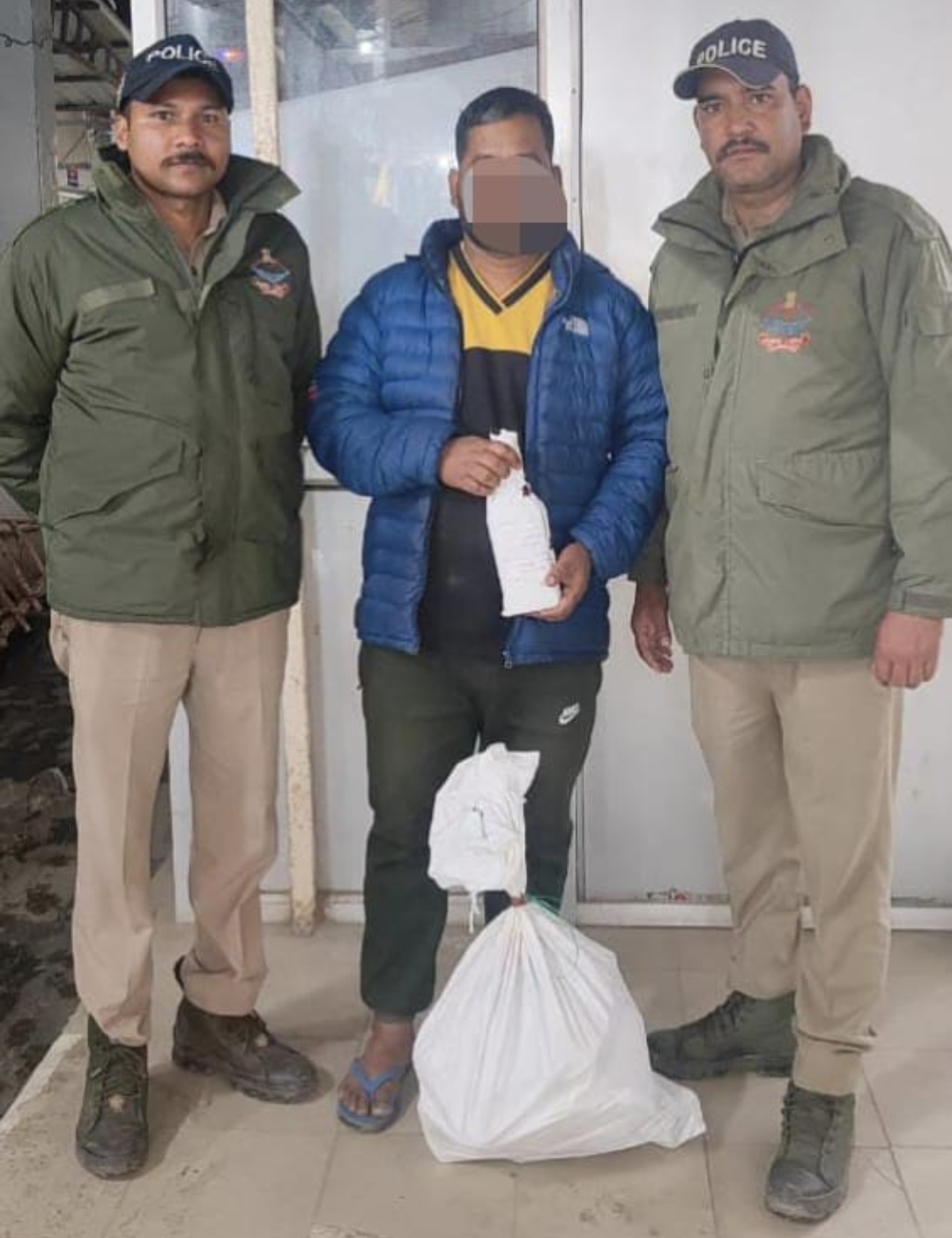 Screenshot_20250509_213031_WhatsApp